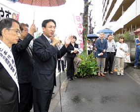 埼玉・鶴ヶ島市議補選の告示で石塚候補の応援に
