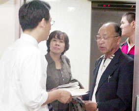 きょうされん（旧共同作業所連絡会）栃木の代表から障害者自立支援法案の見直しをもとめる要望をうけ、激励