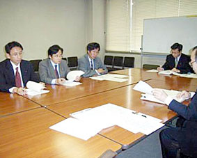 党アスベスト対策チームの会議に出席