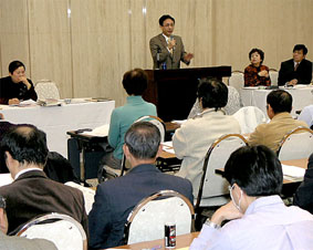 党茨城県委員会の県党会議であいさつ
